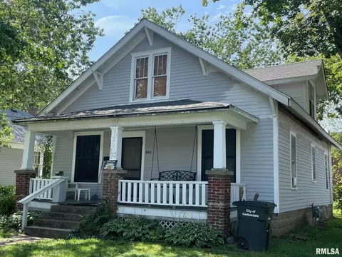 805 W College St, Carbondale, IL 62901