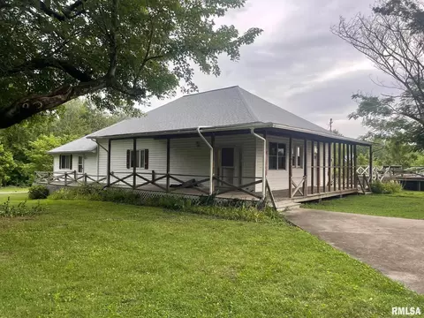 1500 E Pickett Ln, Marion, IL 62959