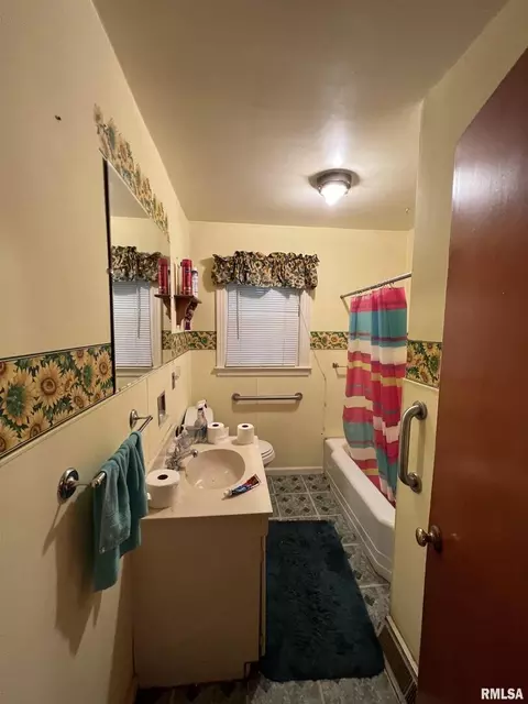 123 10th St, Carmi, IL 62821 photo 6