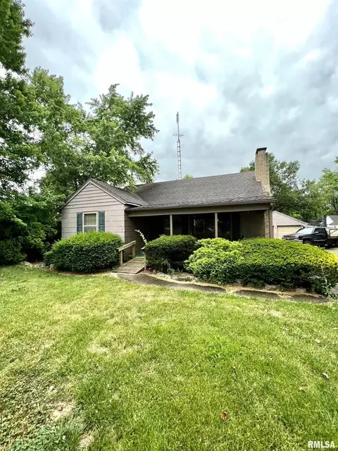123 10th St, Carmi, IL 62821