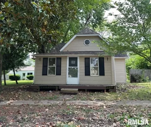 613 N 10th St, Herrin, IL 62948