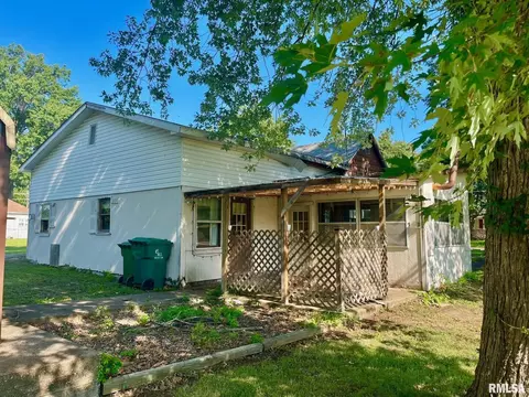 1108 Blakely St, Benton, IL 62812 photo 4