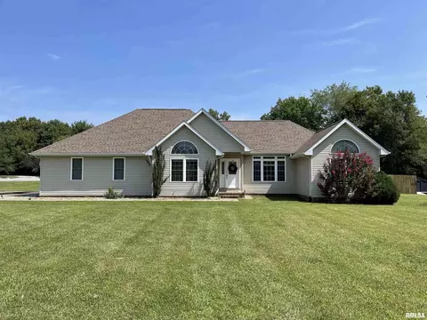 1112 Travis Ln, Carterville, IL 62918