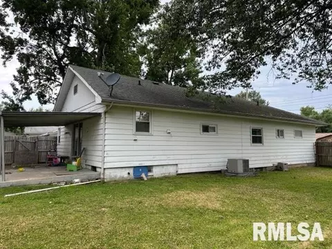 508 E Smith St, Benton, IL 62812 photo 7