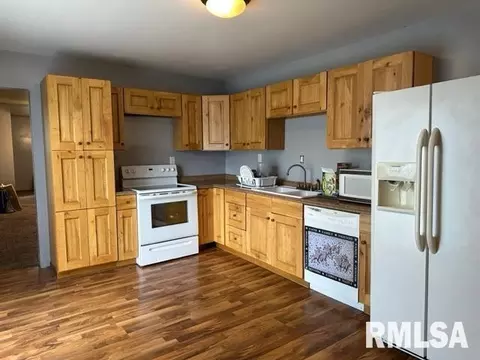 508 E Smith St, Benton, IL 62812 photo 11