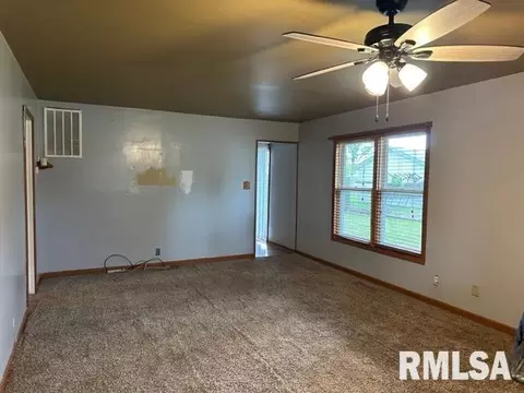 508 E Smith St, Benton, IL 62812 photo 9