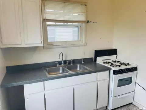 1237 N Poplar St, Centralia, IL 62801 photo 22