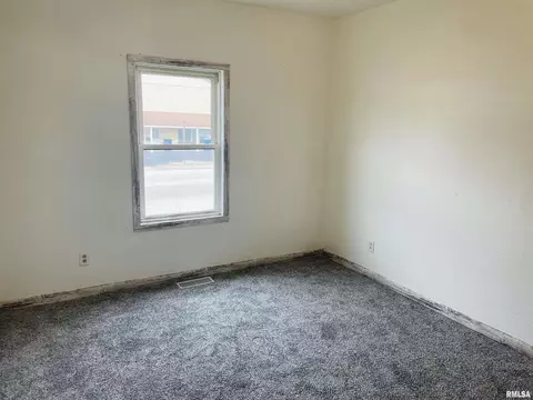 1237 N Poplar St, Centralia, IL 62801 photo 13