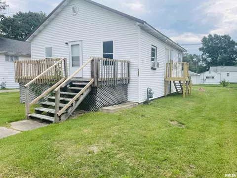 1237 N Poplar St, Centralia, IL 62801 photo 2