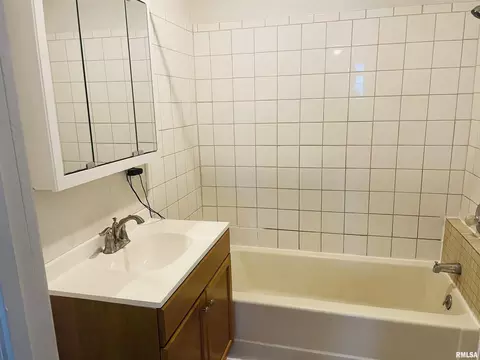 1237 N Poplar St, Centralia, IL 62801 photo 17
