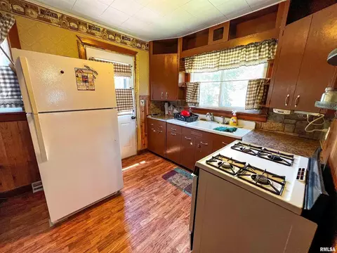 108 Park Ave, Flora, IL 62839 photo 16