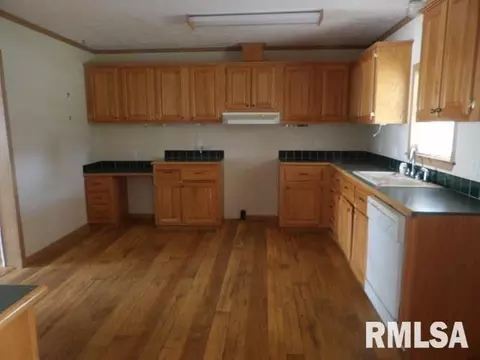 815 2nd St, Eldorado, IL 62930 photo 3
