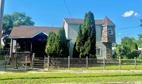 305 W Sylvia Ave, Christopher, IL 62822