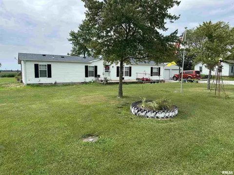 1861 Bell Club Rd, Centralia, IL 62801