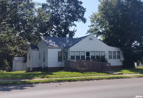 311 S Washington St, Mcleansboro, IL 62859