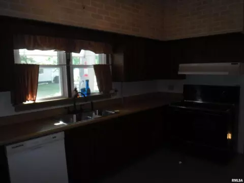 231 E Boone St, Salem, IL 62881 photo 7
