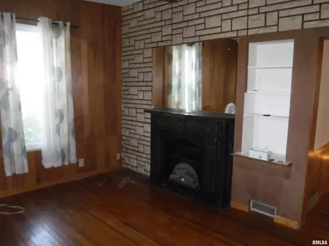 231 E Boone St, Salem, IL 62881 photo 2