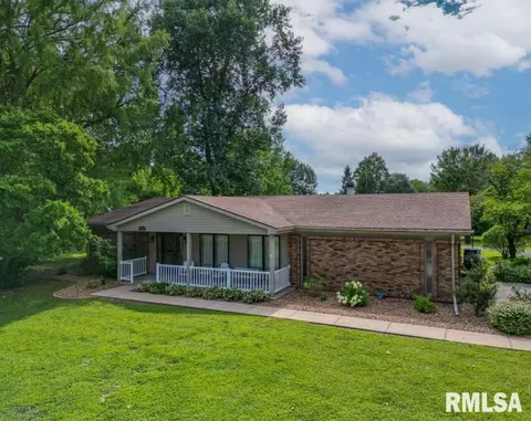 102 Westernaire Dr, Marion, IL 62959