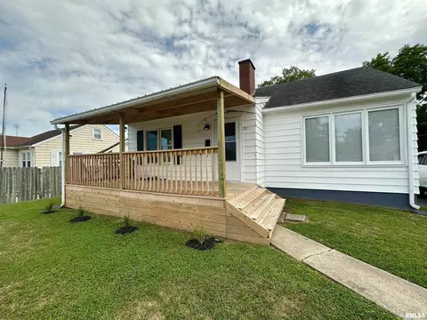 211 State St, Carmi, IL 62821
