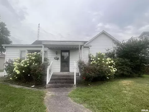806 E St Louis St, West Frankfort, IL 62896
