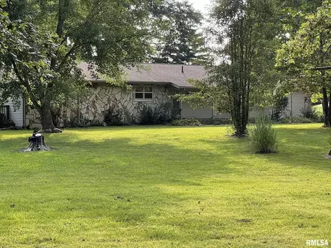 16111 Collins Rd, Johnston City, IL 62951