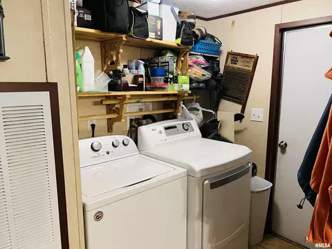 54 Academy St, Eldorado, IL 62930 photo 11