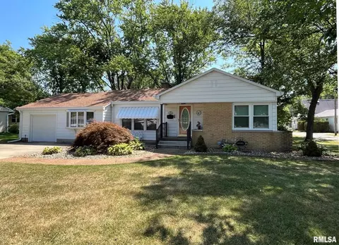 404 Indiana Ave, Salem, IL 62881