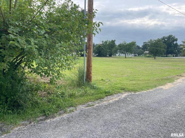 116 School St, Ewing, IL 62836