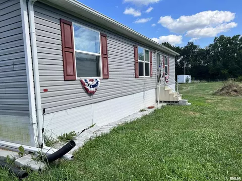 14396 E Beal Rd, Texico, IL 62889