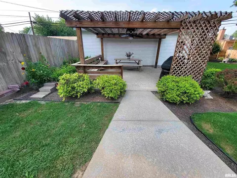 114 W 3rd St, Flora, IL 62839 photo 16