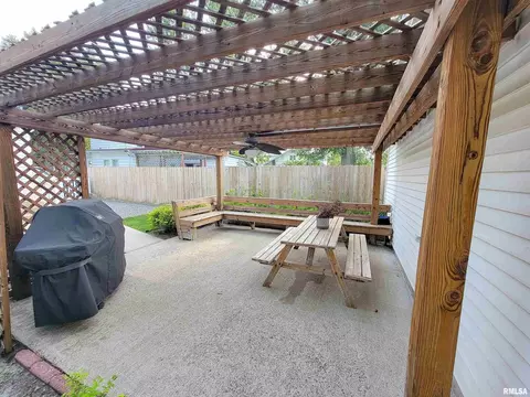 114 W 3rd St, Flora, IL 62839 photo 10