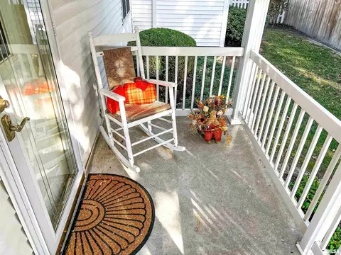 114 W 3rd St, Flora, IL 62839 photo 3