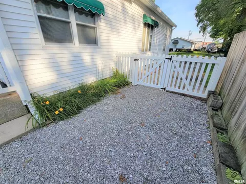 114 W 3rd St, Flora, IL 62839 photo 62