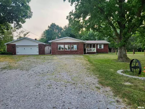 19943 N Prior Ln, Mount Vernon, IL 62864