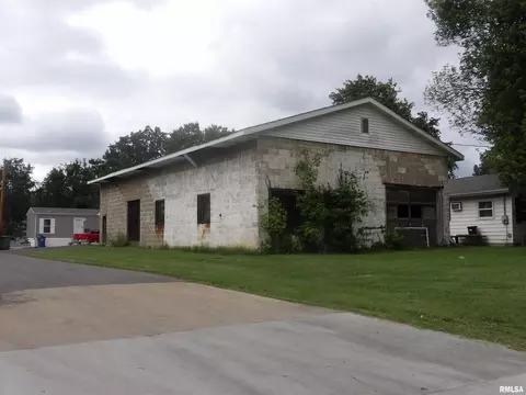 800 W Webster St, Benton, IL 62812
