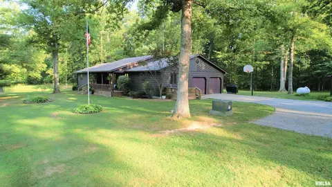 96 Forest Dr, Flora, IL 62839 photo 4