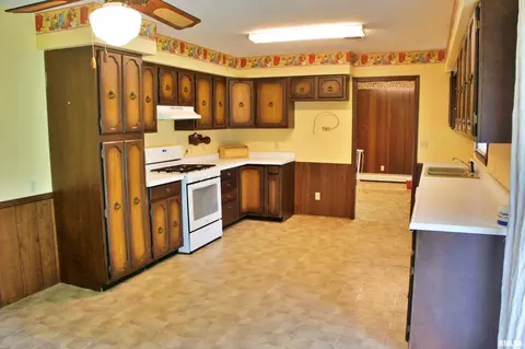 209 E 3rd St, Brookport, IL 62910 photo 12
