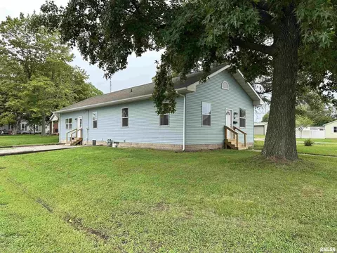 511 S Walnut St, Pinckneyville, IL 62274