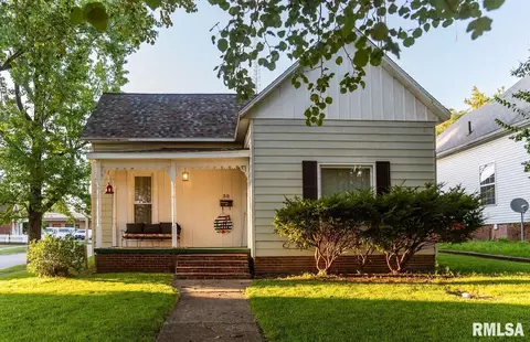 32 W South St, Harrisburg, IL 62946