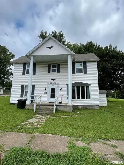 606 E 7th St, Johnston City, IL 62951