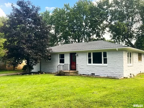 106 Carter Dr, Metropolis, IL 62960