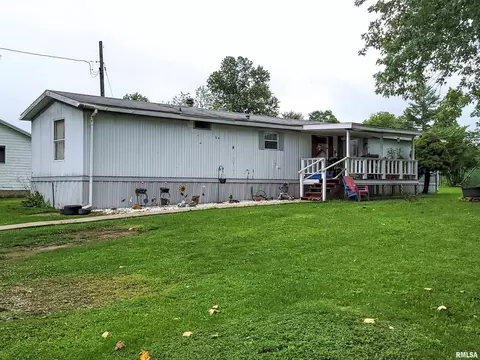 311 Bible Ln, Louisville, IL 62858