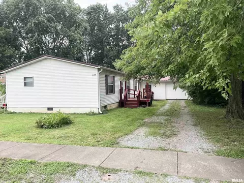 1108 N 10th St, Herrin, IL 62948