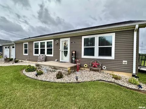 1719 N State Rd, Flora, IL 62839 photo 4