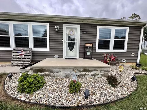 1719 N State Rd, Flora, IL 62839 photo 8