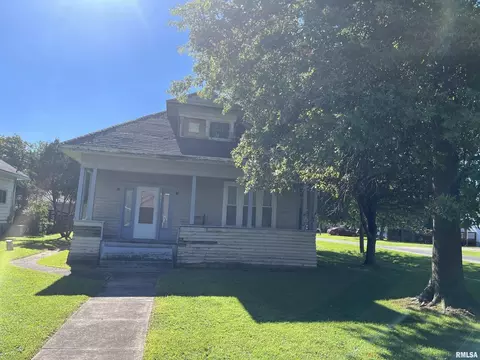 311 N Dewolf St, Odin, IL 62870