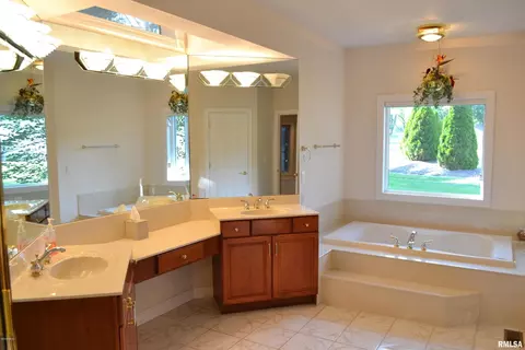 25 Clearlake Dr, Centralia, IL 62801 photo 24