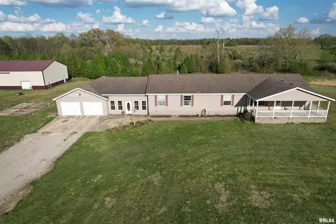 1962 Charleston Rd, Salem, IL 62881