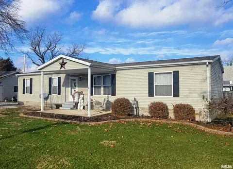 201 5th St, Alma, IL 62807