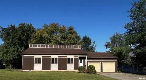 1207 Whisperway St, Benton, IL 62812